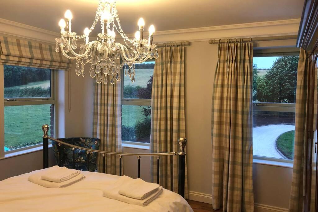 Ballyheifer House - A Beautiful 5 Bedroom Home. แมกเฮอราเฟลท์ ภายนอก รูปภาพ