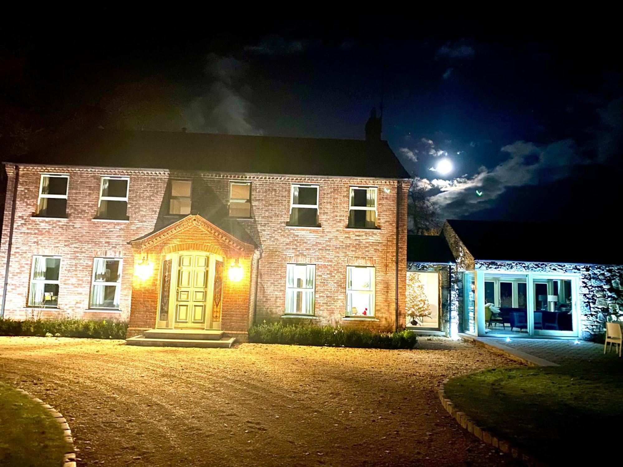 Ballyheifer House - A Beautiful 5 Bedroom Home. แมกเฮอราเฟลท์ ภายนอก รูปภาพ